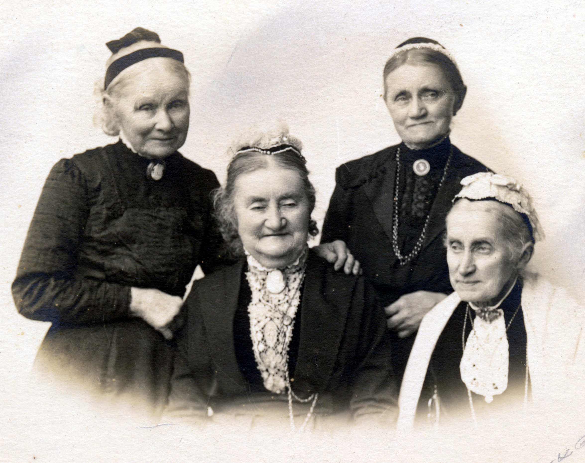 Tang-søstre ca. 1925
