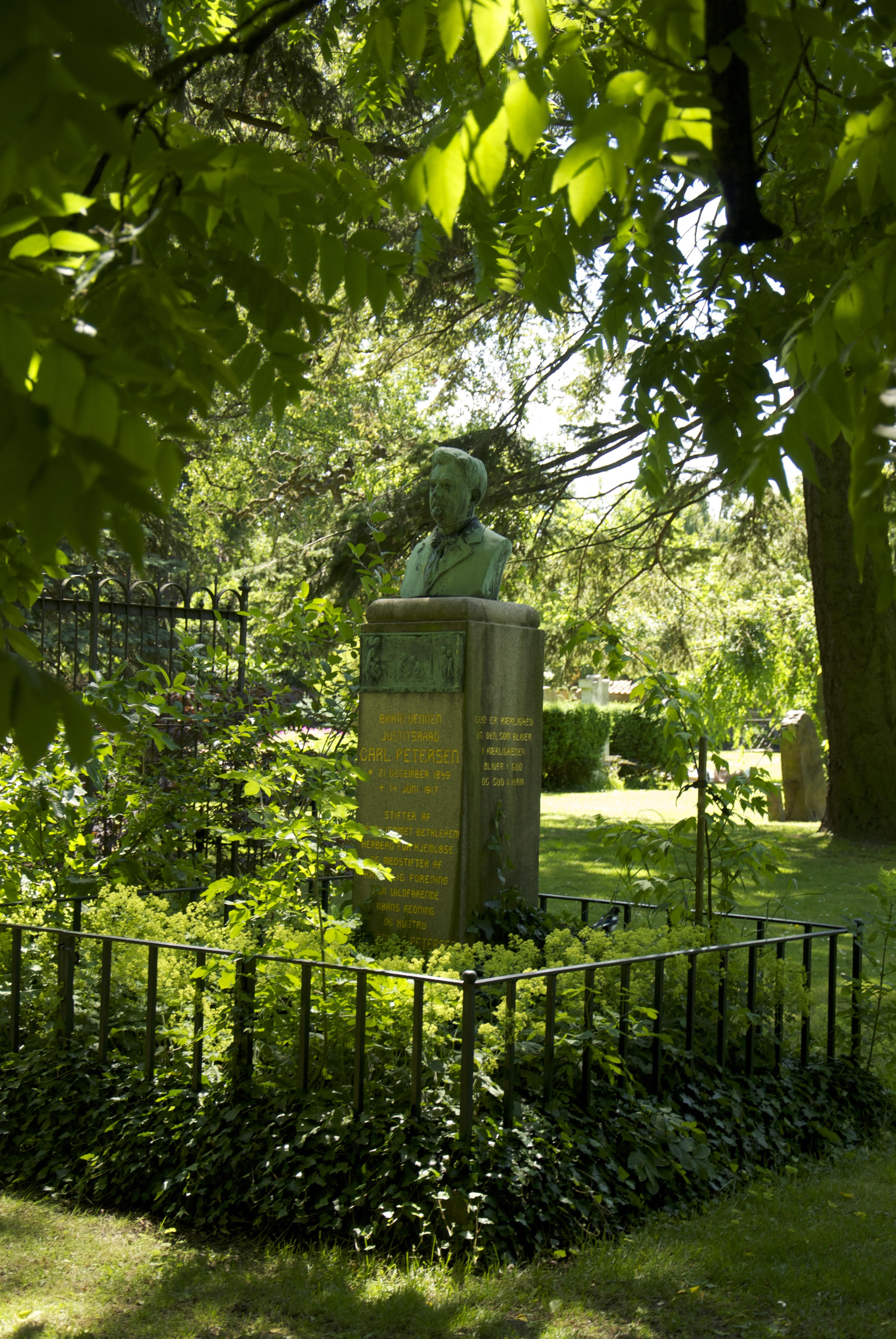 Carl Petersens gravsten på Assistens Kirkegaard